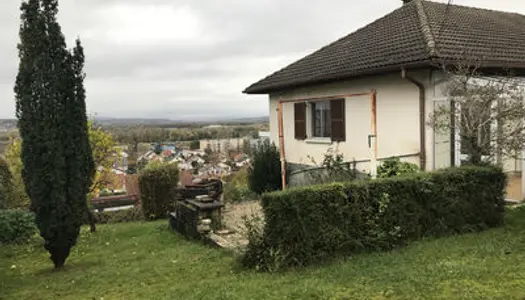 Girardi Immobilier vous présente cette charmante maison à rénover sur 9 ares de terrain