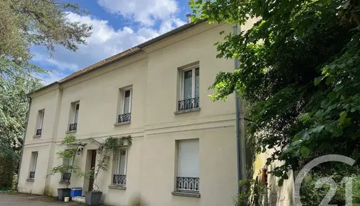 Maison 8 pièces 250 m² 