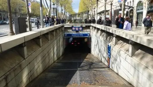 Loue place dans parking souterrain sécurisé avenue des Champs Elysées 