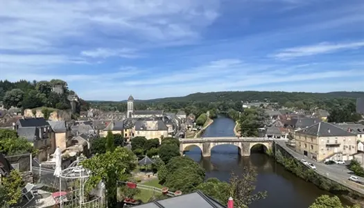 Vue unique sur Montignac et la Vézère pour cette maison rénovée avec petite dépendance amé 