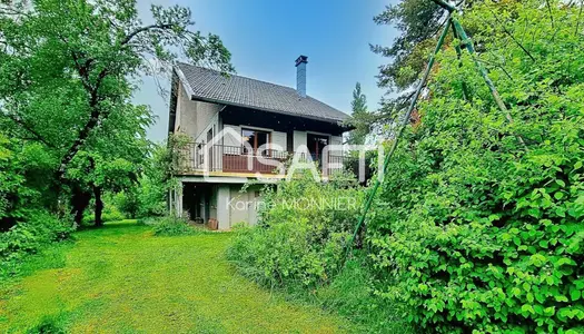 Maison de village au calme avec une vue dégagée. 