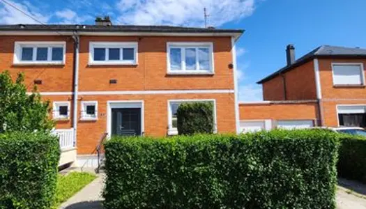 Maison complètement rénovée, secteur calme à Hirson 