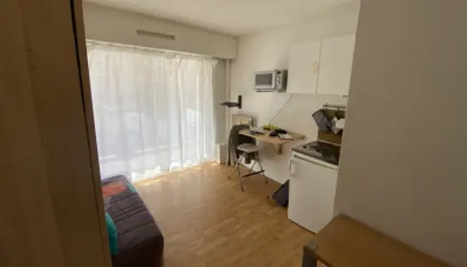 Studio 1 pièce 13 m² 