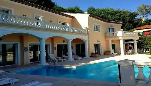 Villa 7 pièces 368 m²