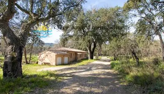 Maison individuelle de 118m2 + 2 garages dans la campagne de Cogolin