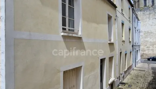 Dpt Essonne (91), à vendre ETAMPES immeuble de rapport au centre ville avec 2 cours 