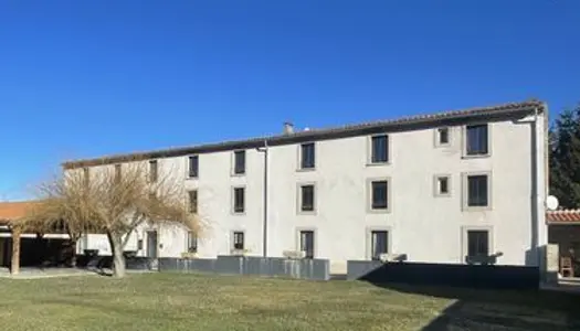 Gîte 38 pièces 1252 m² 