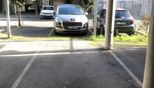 Parking couvert sécurisé