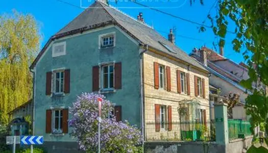 Maison de caractère à rénover avec jardin spacieux 