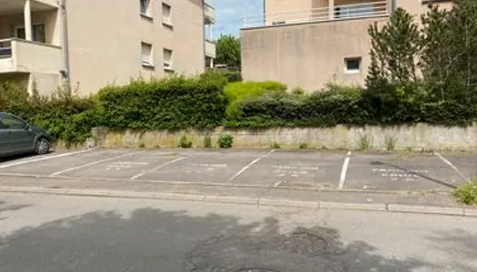 4 places de parking extérieur 