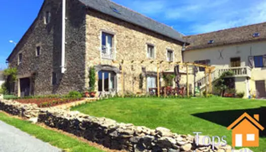 Entre Villefranche et Rodez, corps de ferme rénové: maison d` ha