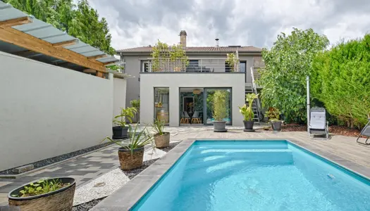 Belle maison contemporaine avec piscine dans le jolie village de Feves 