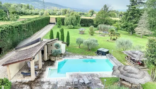 Maison de 7 pièces (4 ch) de 268 m2 + piscine + Jacuzzi 