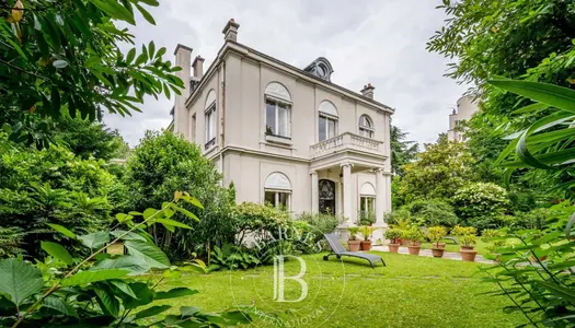 Neuilly - Perronet - Hôtel particulier à l'abri des regards 