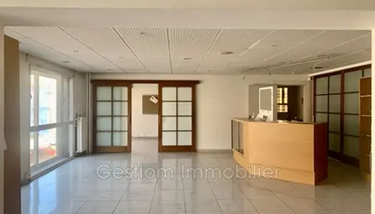 Immeuble commercial 230 m²