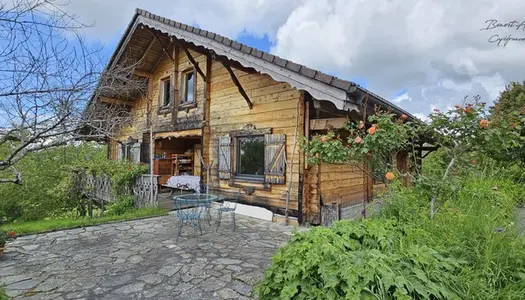 Dpt Haute Savoie (74), à vendre FILLIERE Chalet Madriers de 200 m² - Terrain de 2 400 m² 