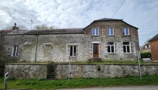 Maison en pierres à rénover à Floyon