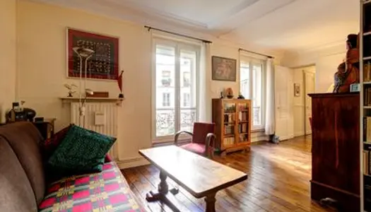 Paris 18ème Rue Custine beau 3P double séjour de 57m² avec patio au sein d'un immeuble avec 