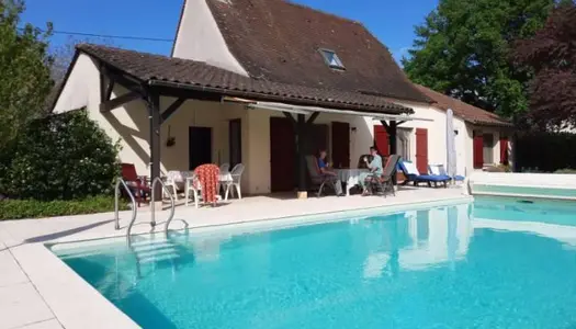 Maison de bon goût avec piscine et garage