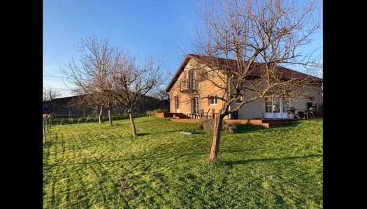 Magnifique Corps de Ferme entièrement rénové posé sur 10300 m2 de terrain 