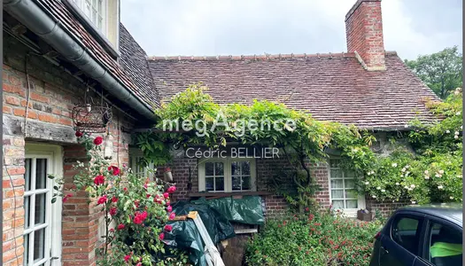 Ensemble de deux maisons, au coeur du centre historique de Gerberoy, 