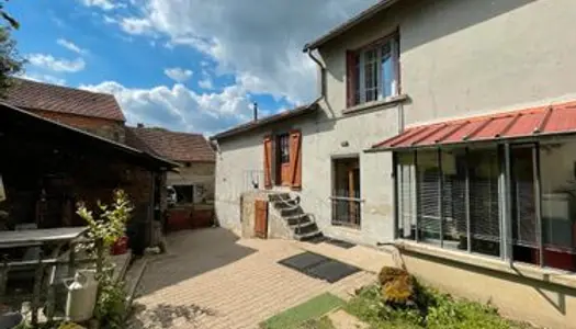 Propriété de 2 maisons, hangar, grange, divers bâtiments sur environ 4ha 