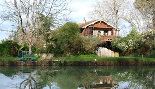 Maison et gite au bord du canal