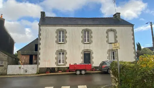 Maison, plus une annexe en pierre de grande envergure aussi évo 