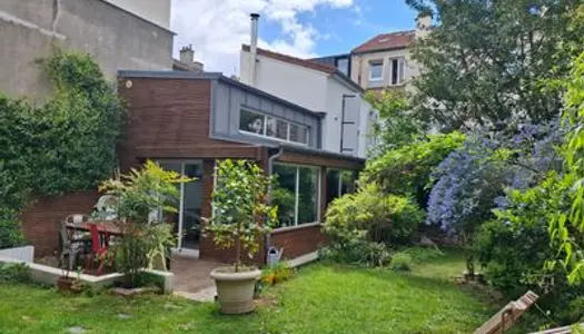 Charmante Maison Meublée de 64m² avec Grand Jardin Disponible en Septembre en location 