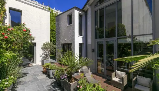 COURBEVOIE MAISON FAMILIALE AVEC JARDIN ET TERRASSES