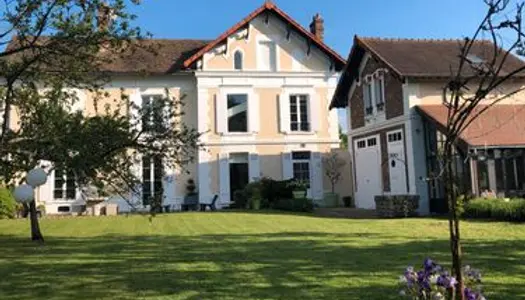 MAISON DE CARACTERE 320m2 CLOS DE MURS AVEC DÉPENDANCES 