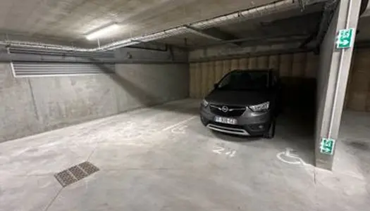 Place de parking privative sécurisée 