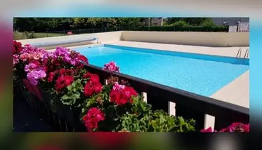 Appartement en rez de jardin avec jardinet 30m2, 1 place de parking, piscines chauffées