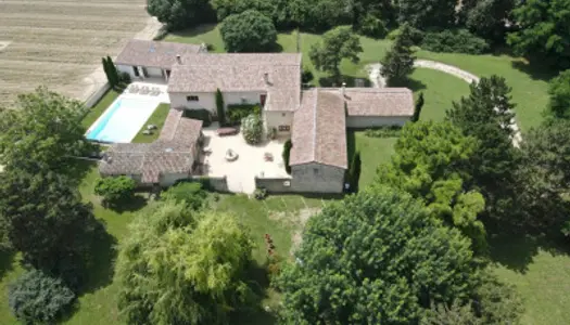 Drôme, superbe propriété de plus de 500m2 dans parc de 9000m2 