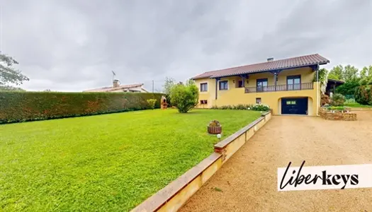 Maison Sur 2 Niveaux-160 m²-4 Chambres-1560 M² Terrain-GARAGE- 