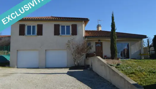 TRES BELLE MAISON AVEC PIECE DE VIE DONNANT SUR TERRASSE ET PISCINE