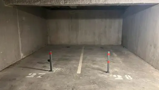 Loue une place parking souterrain 