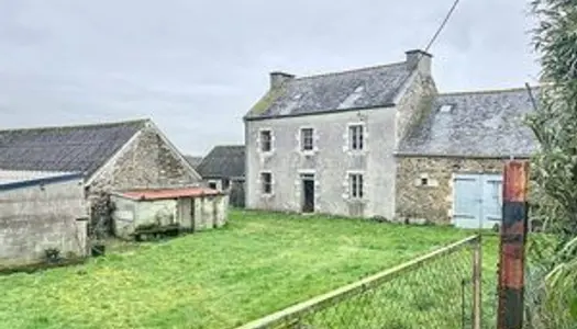 Maison en pierre en campagne
