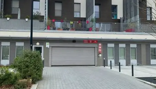 Garage/parking 12m2 Guyancourt villaroy 