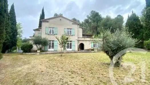 Maison 10 pièces 256 m²