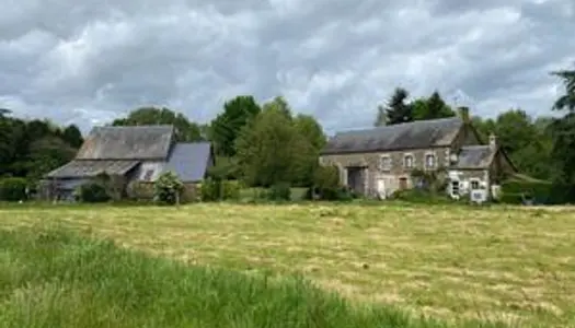 Ancien corps de ferme à rénover sur un terrain d'un hectare 