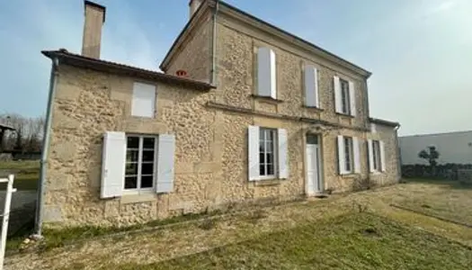 Maison bourgeoise de 180m2 avec dépendances et terrain de 2745m2 