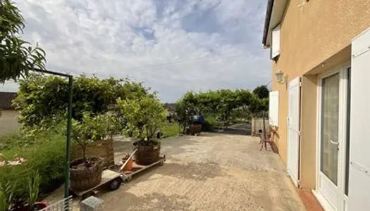 Petite maison meublée avec terrasse, chez l'habitant. 