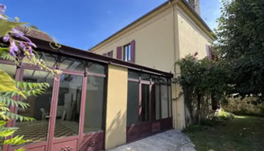 MAISON DE MAITRE AVEC JARDIN STUDIO ET CAVE