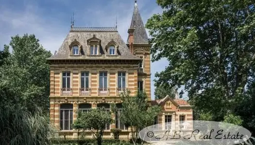 Château 850 m² 