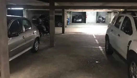 Parking sous sol résidence sécurisée 