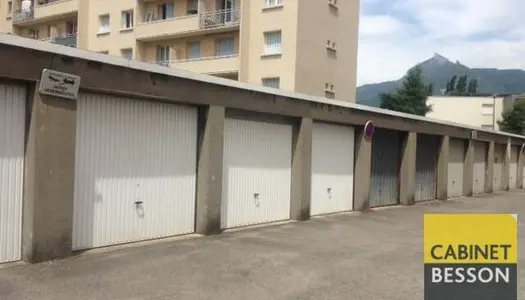Parking - Garage Location Saint-Égrève   73€