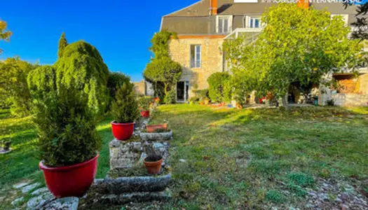 Maison 6 chambres idéale pour chambres d'hôtes, piscine intérieure, dans un village.