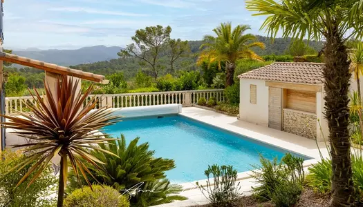 Maison contemporaine de 180 M2 de type 6 à vendre à Peypin (13) - Terrain de 1 257 M2 - Piscine 