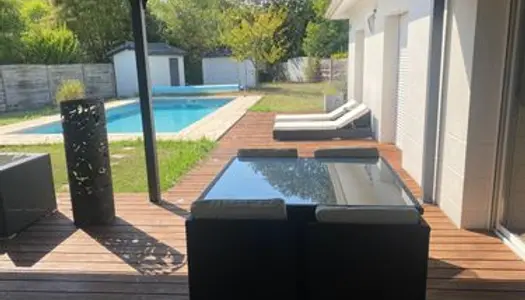 Magonty. Contemporaine de plain pied avec Piscine 